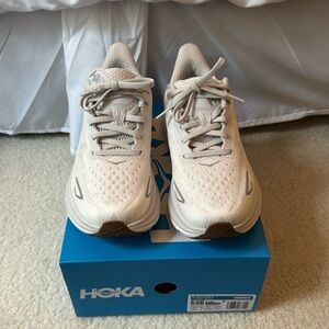 Hoka Clifton 9 Women's White and silver Running tennis Shoes size 5.5